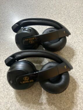 Lexus LX570 Wireless Headphones PAIR OEM 1 Powers On The Other Does Not